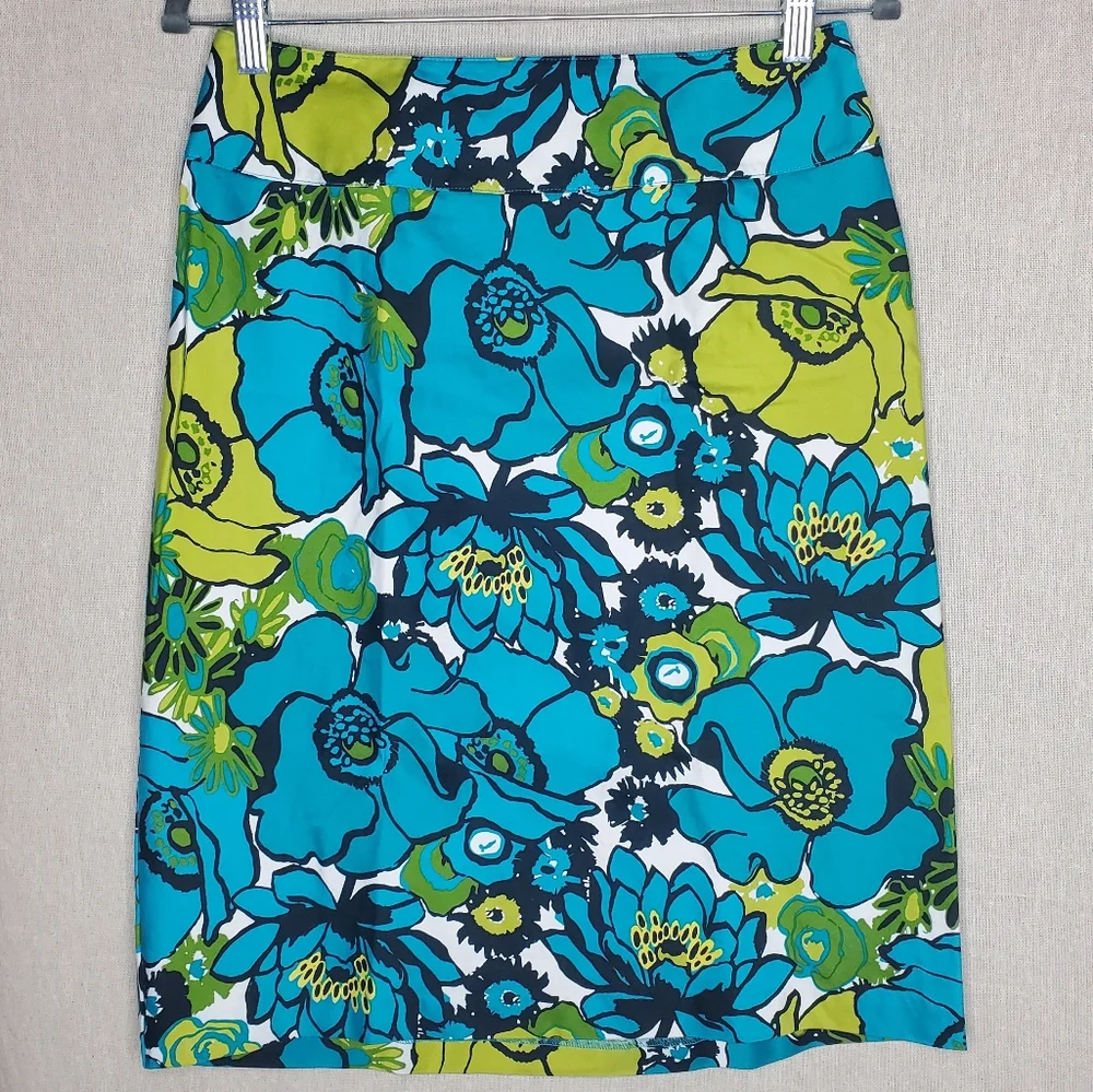 ♡ East 5th Floral Pencil Skirt Size 6 Green Blue and White